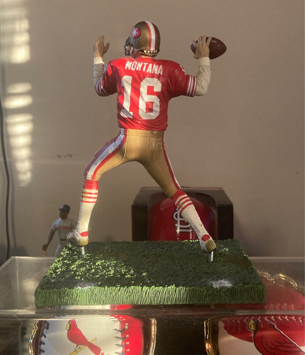 Joe, Montana  action figure collectible - Main Image 3