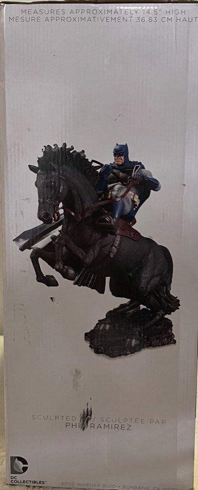 Batman The Dark Knight Returns A Call To Arms Statue - Dc Collectables (Dc Collectibles The Dark Knight Returns) action figure collectible [Barcode 761941325224] - Main Image 4