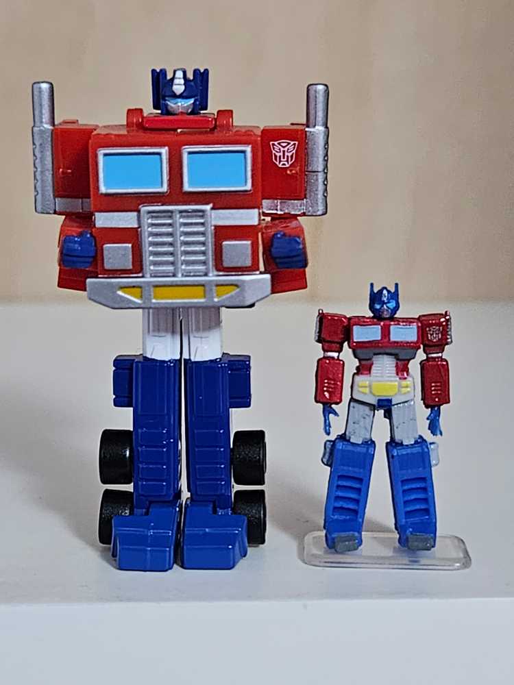 World’s Smallest Transforming Optimus Prime  action figure collectible - Main Image 3