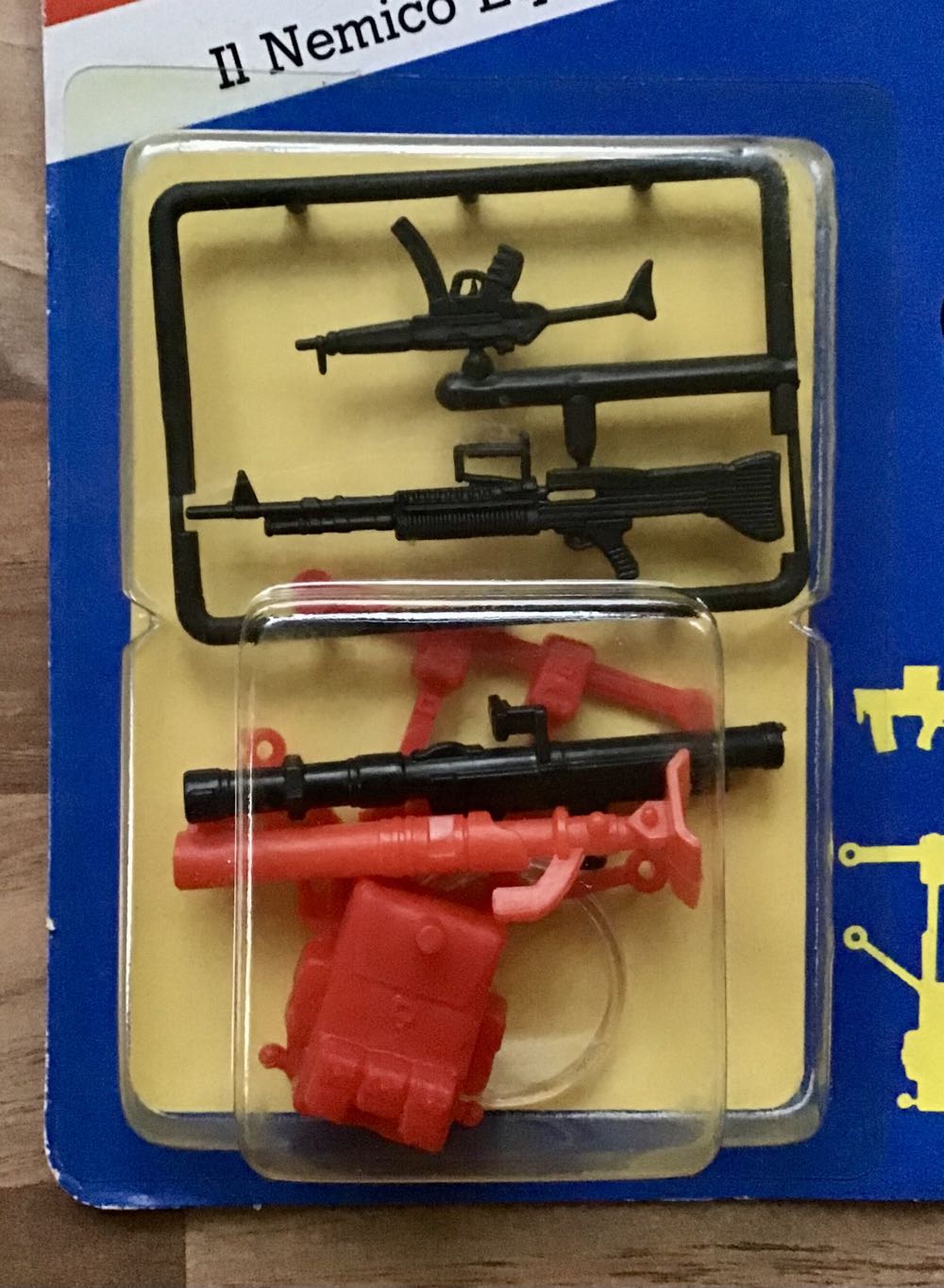 RED SHADOWS - ENEMY BATTLE GEAR / IL NEMICO EQUIPAGGIAMENTO DA BATTAGLIA - Palitoy (Red shadows / The Enemy) action figure collectible - Main Image 4