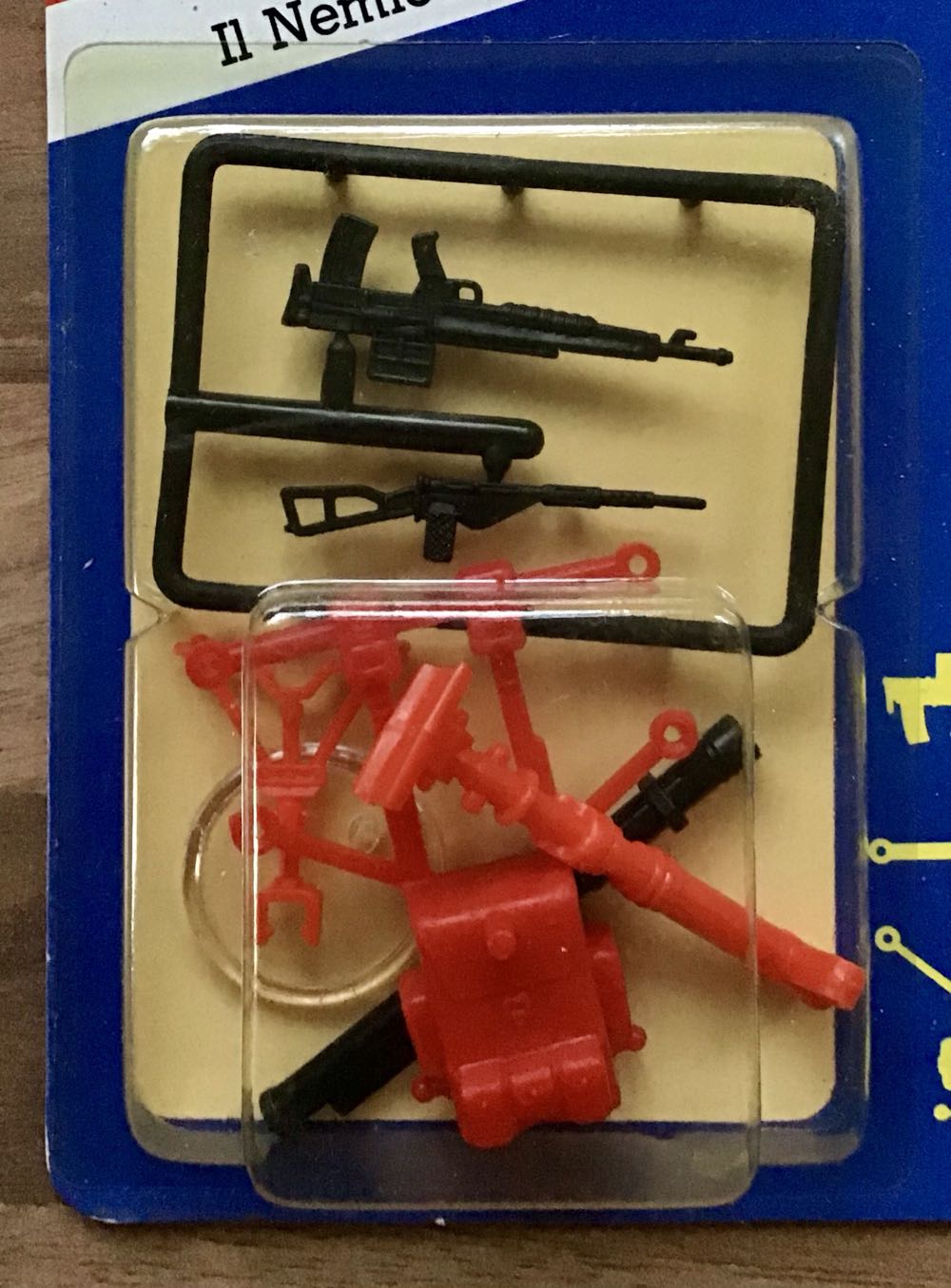 RED SHADOWS - ENEMY BATTLE GEAR / IL NEMICO EQUIPAGGIAMENTO DA BATTAGLIA - Palitoy (Red shadows / The Enemy) action figure collectible - Main Image 4