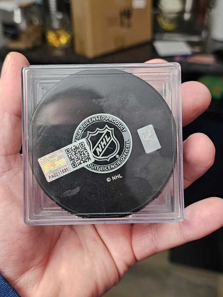 Evander Kane Signed Puck - Edmonton Oilers (Hockey) action figure collectible - Main Image 2