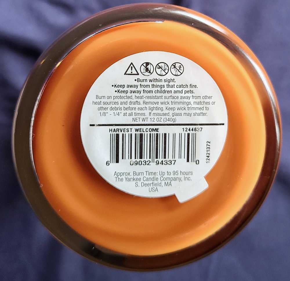 CANDLE: Halloween Yankee Harvest Welcome 2012 - Yankee Candle (Halloween Candle) action figure collectible [Barcode 609032943370] - Main Image 2