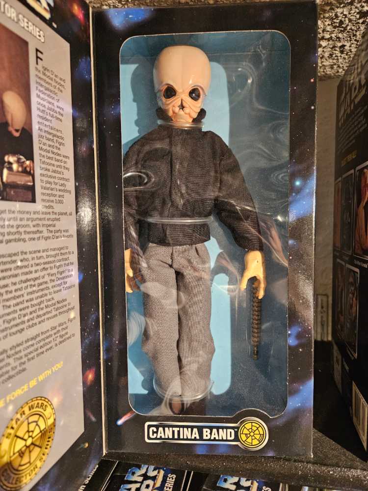 Tech With Ommni Box - Hasbro (Star Wars Collectors Series) action figure collectible [Barcode 076281279534] - Main Image 2