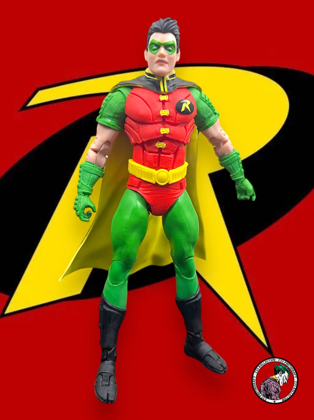 DC Multiverse (2023) (12x04) Robin - McFarlane Toys (Dc Classics) action figure collectible - Main Image 2