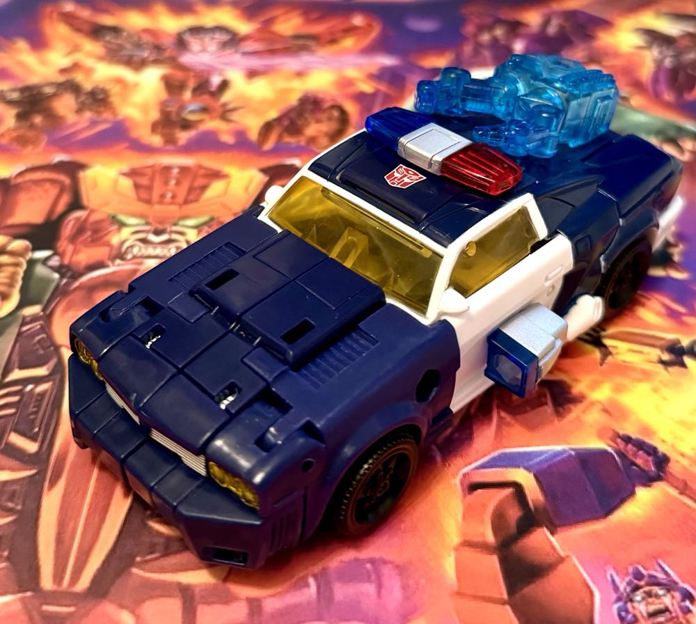 Chase - Deluxe Class - Hasbro (Transformers) action figure collectible [Barcode 5010996195845] - Main Image 2