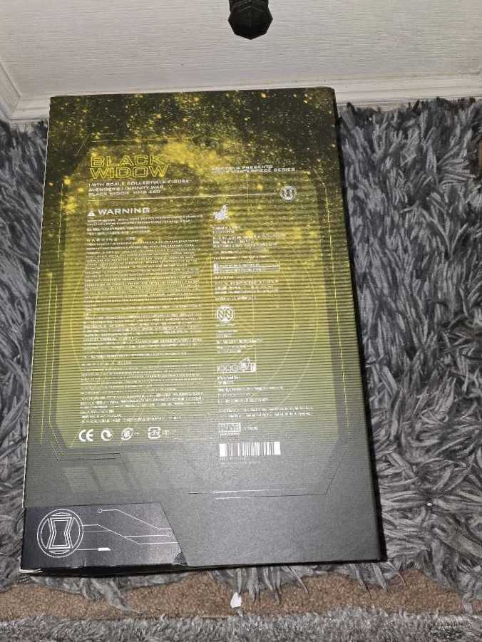 Black Widow  - Hot Toys (Avengers: Infinity War) action figure collectible [Barcode 4897011185064] - Main Image 2