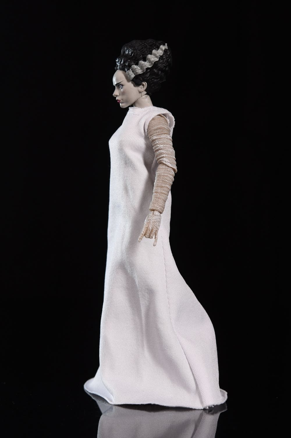 Jada: Bride Of Frankenstein, The - Jada Toys (Universal Monsters) action figure collectible - Main Image 2