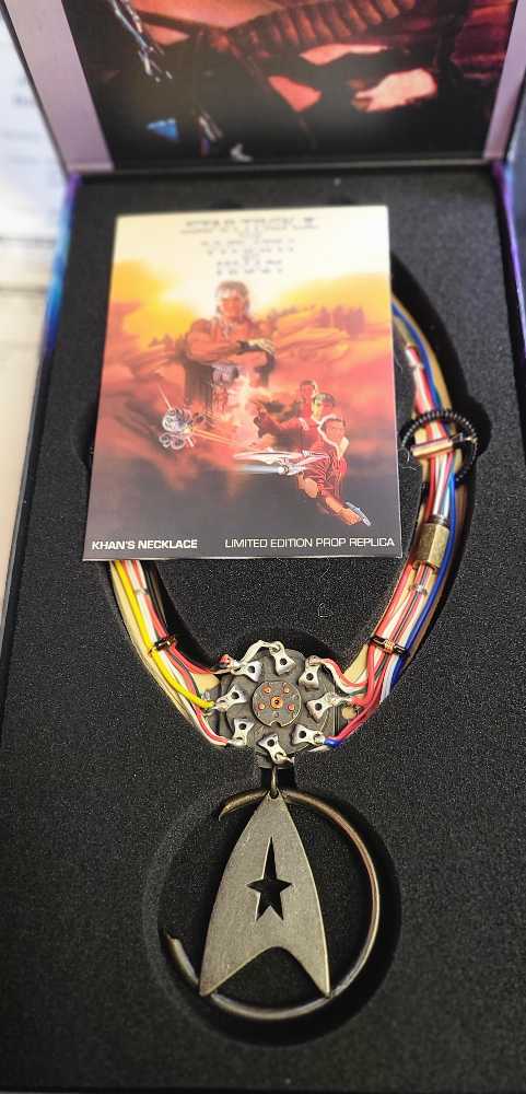 Star Trek II: The Wrath Of Khan -  Khan Noonien Singh Necklace Prop Replica - Factory Entertainment action figure collectible - Main Image 3