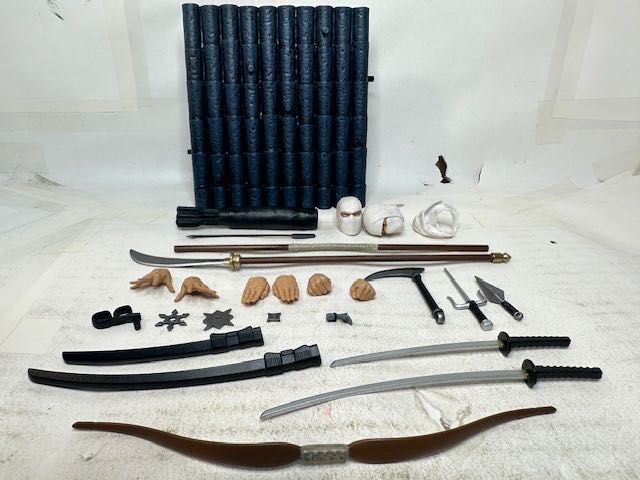 Articulated icons, white ninja deluxe  action figure collectible - Main Image 2