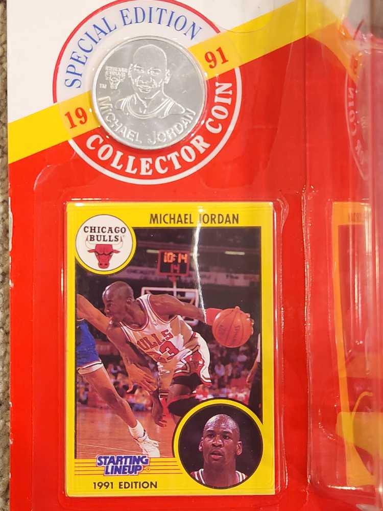 Michael Jordan • Chicago Bulls - Kenner (Starting Lineup: Basketball) action figure collectible [Barcode 076281678603] - Main Image 4