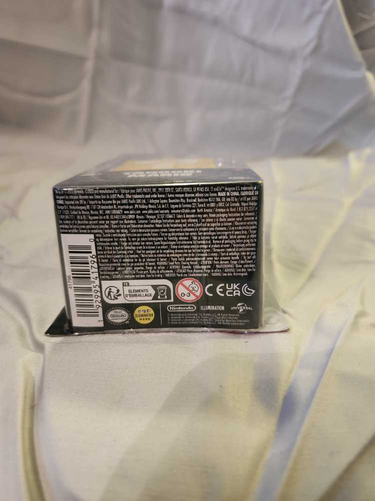 Jakks Pacific: The Super Mario Bros. Movie: Miniature Tanooki Mario Figure - JAKKS Pacific, Inc. (The Super Mario Bros. Movie) action figure collectible [Barcode 192995417960] - Main Image 4