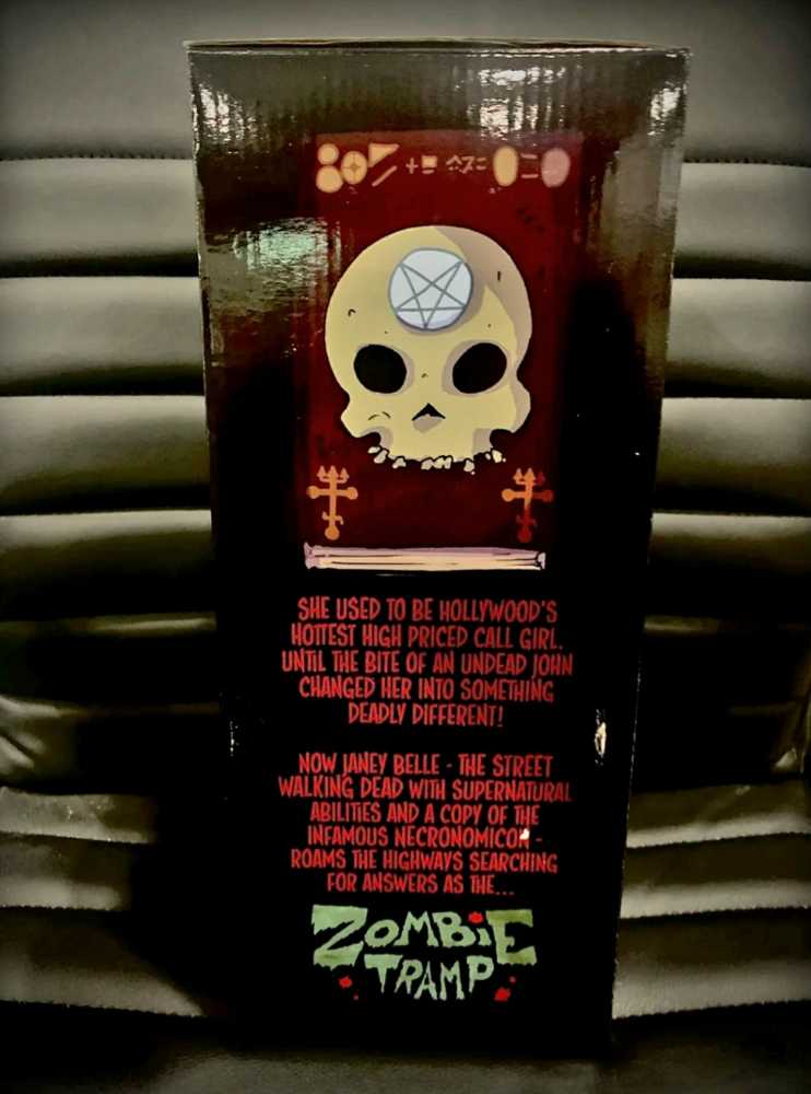 Statue: Zombie Tramp (Grey Lingerie) - Diamond Select Toys (Zombie Tramp) action figure collectible [Barcode 699788815199] - Main Image 4