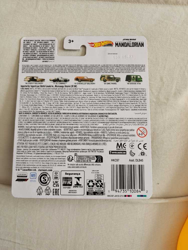 Hot Wheels Pop C.mandalorian ’66 Dodge A100 Hkc97  action figure collectible [Barcode 194735100842] - Main Image 3