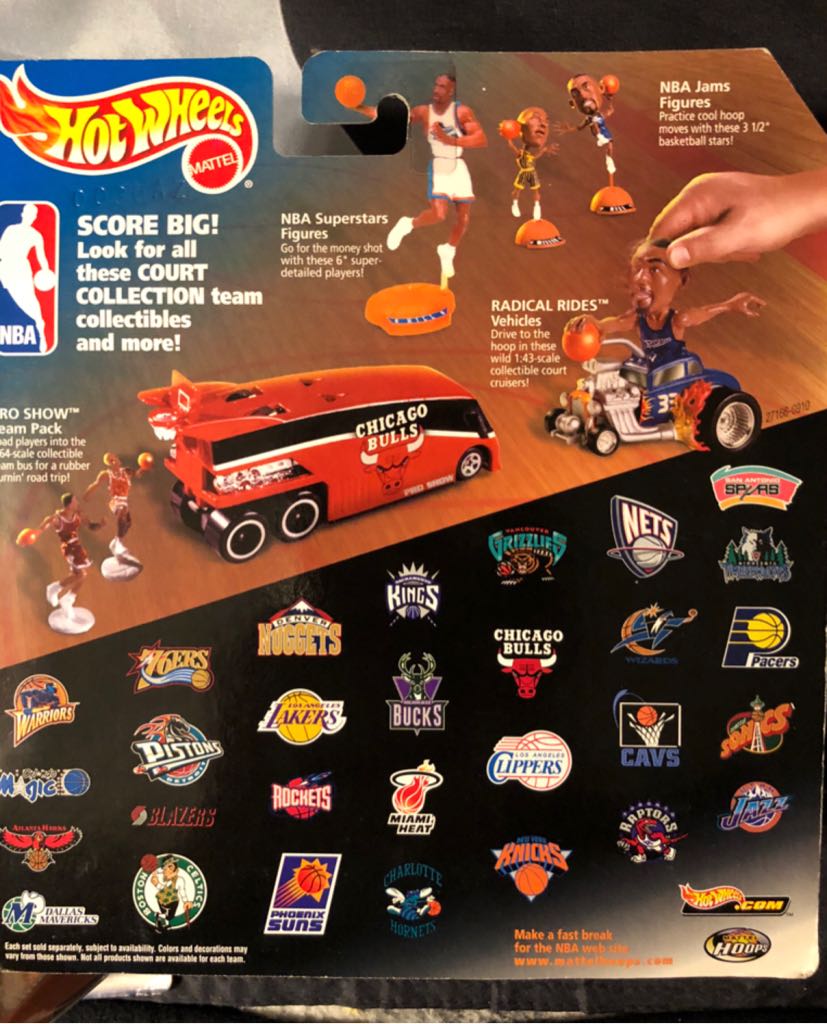 Radical Rides Kevin Garnett - Hot Wheels (NBA) action figure collectible - Main Image 2