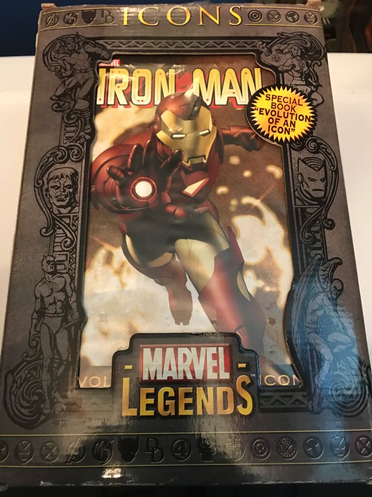 Marvel Legends Icons Iron Man  action figure collectible - Main Image 2