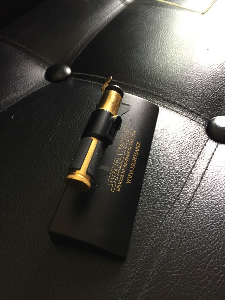 Star Wars Master Replicas Gold Mini Yoda Lightsaber Hilt  action figure collectible - Main Image 2