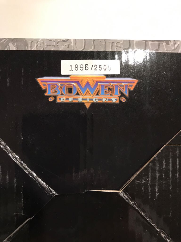 Bowen Mini Bust The Incredible Hulk Green Version 1896/2500  action figure collectible - Main Image 2