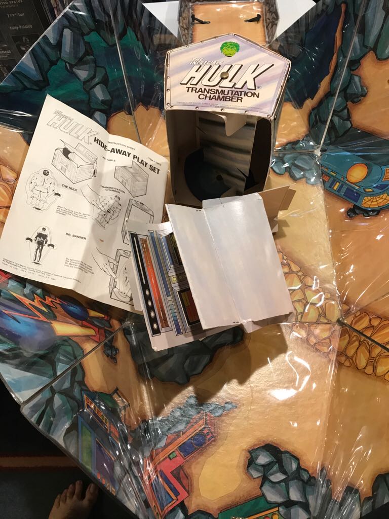 1978 The Incredible Hulk Hide-away Playset  action figure collectible - Main Image 2