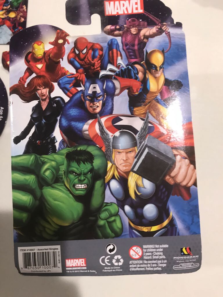 Monogram Marvel Deluxe Figures - Hulk  action figure collectible - Main Image 2