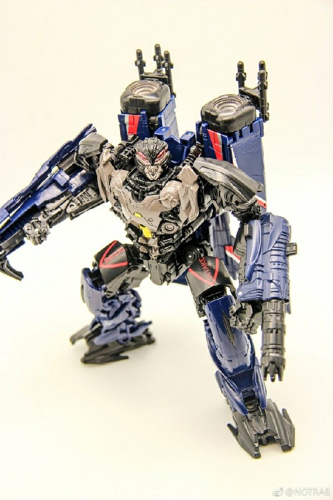 Thundercraker (Studio Series) - Hasbro/Takara (Transformers Studio Series) action figure collectible - Main Image 2