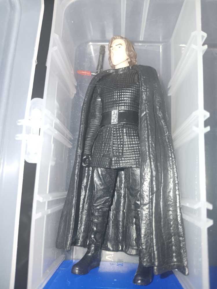 Kylo Ren (The Last Jedi) - Hasbro (The Last Jedi) action figure collectible - Main Image 3