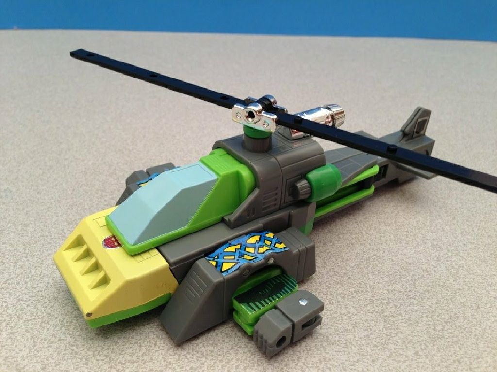 Springer - Hasbro/Takara (Triple Changers) action figure collectible - Main Image 2