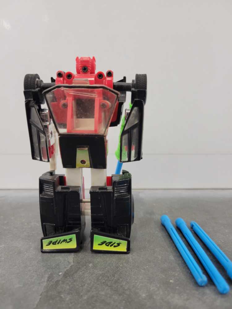 Sideswipe (Robot Mode) - Hasbro (Generation 2) action figure collectible - Main Image 4