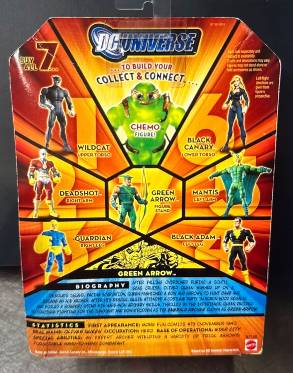 DC Universe Classics: Green Arrow  - Mattel (DC Universe Classics) action figure collectible [Barcode 027084696622] - Main Image 2