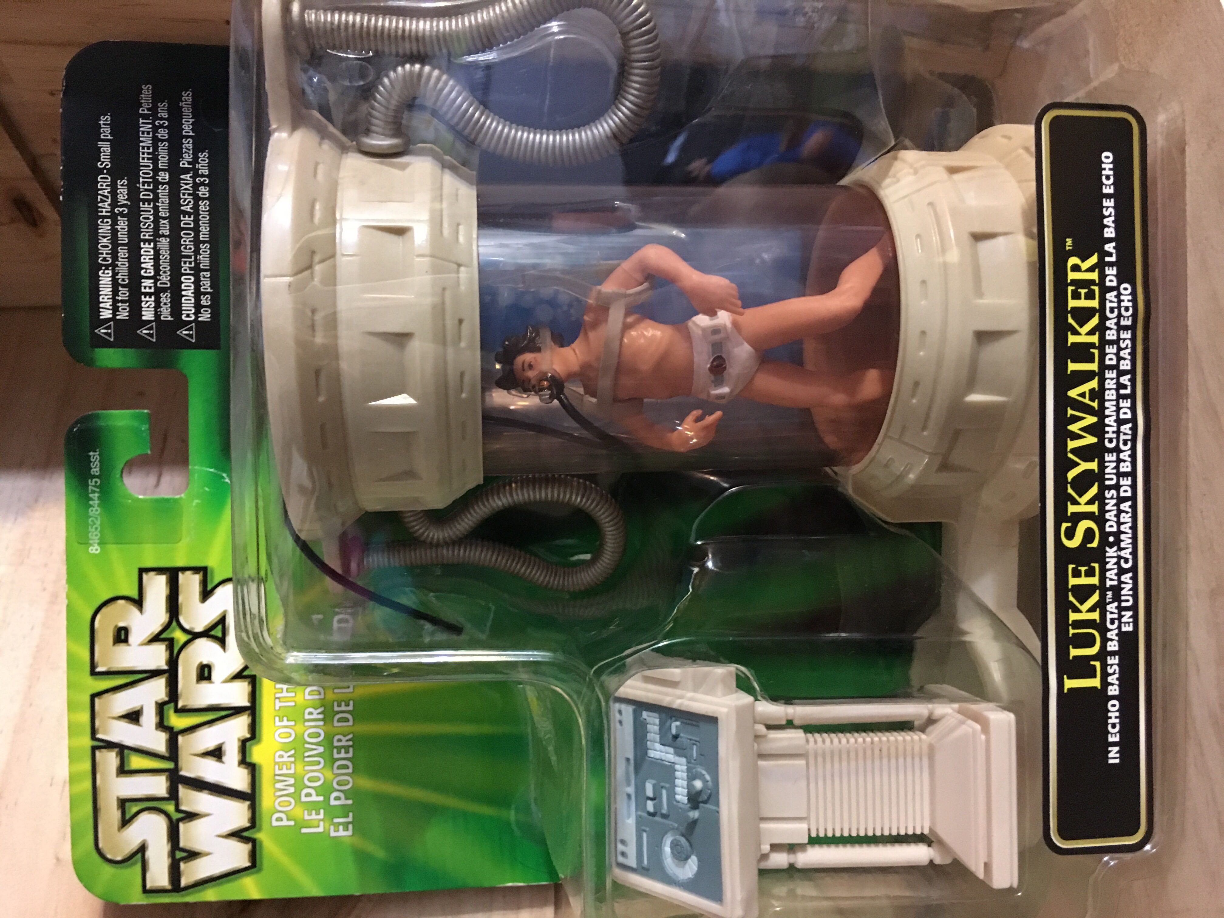 Bacta Tank w/ Luke Skywalker - Hasbro (Star Wars: Episode V - The Empire Strikes Back) action figure collectible [Barcode 076930846520] - Main Image 2