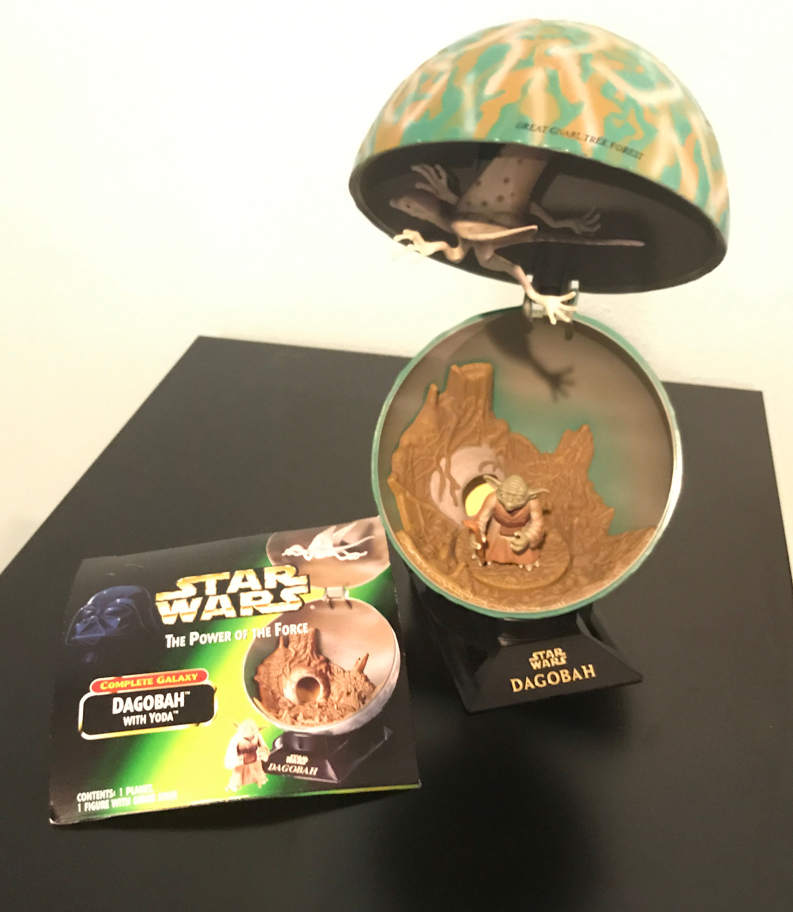 Dagobah w/ Yoda - Hasbro (Star Wars: Episode V - The Empire Strikes Back) action figure collectible [Barcode 076281698281] - Main Image 3