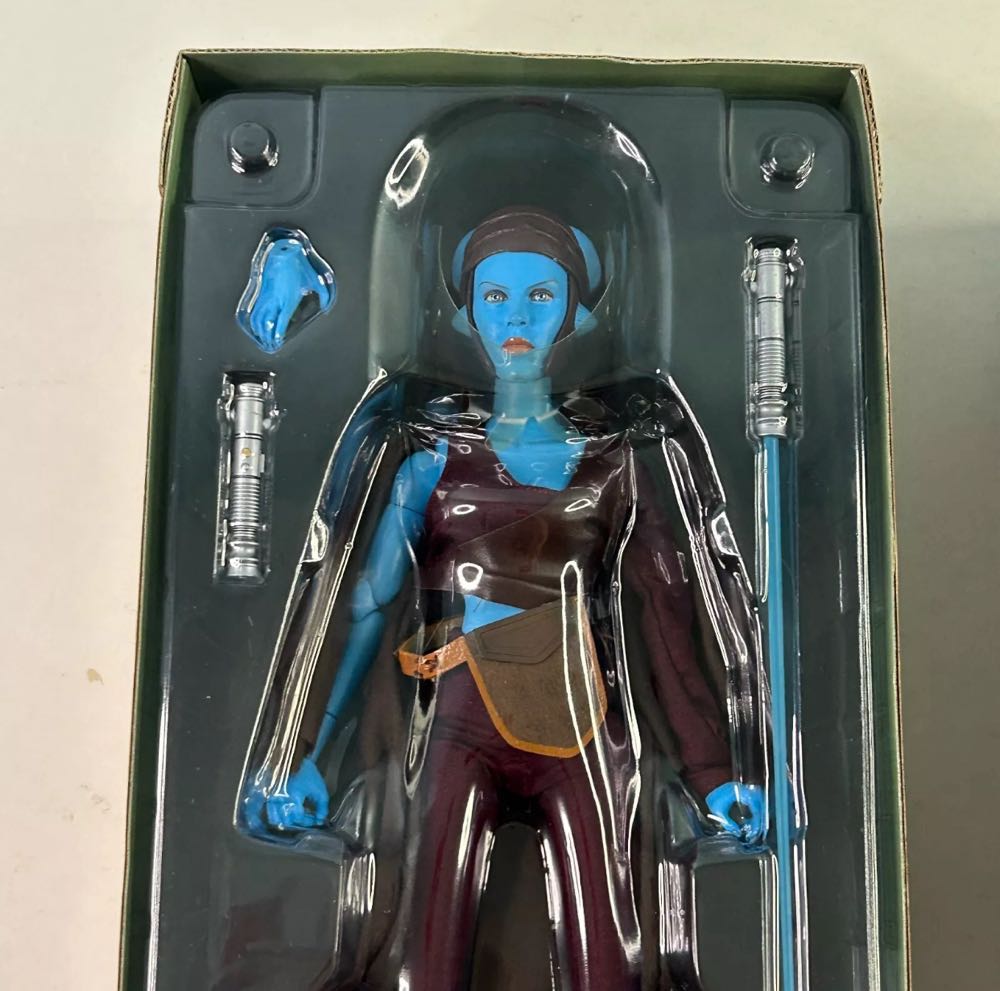 Aayla Secura-Jedi Master (AotC) - Sideshow Collectibles (Star Wars Sideshow Collectibles) action figure collectible [Barcode 747720210554] - Main Image 3
