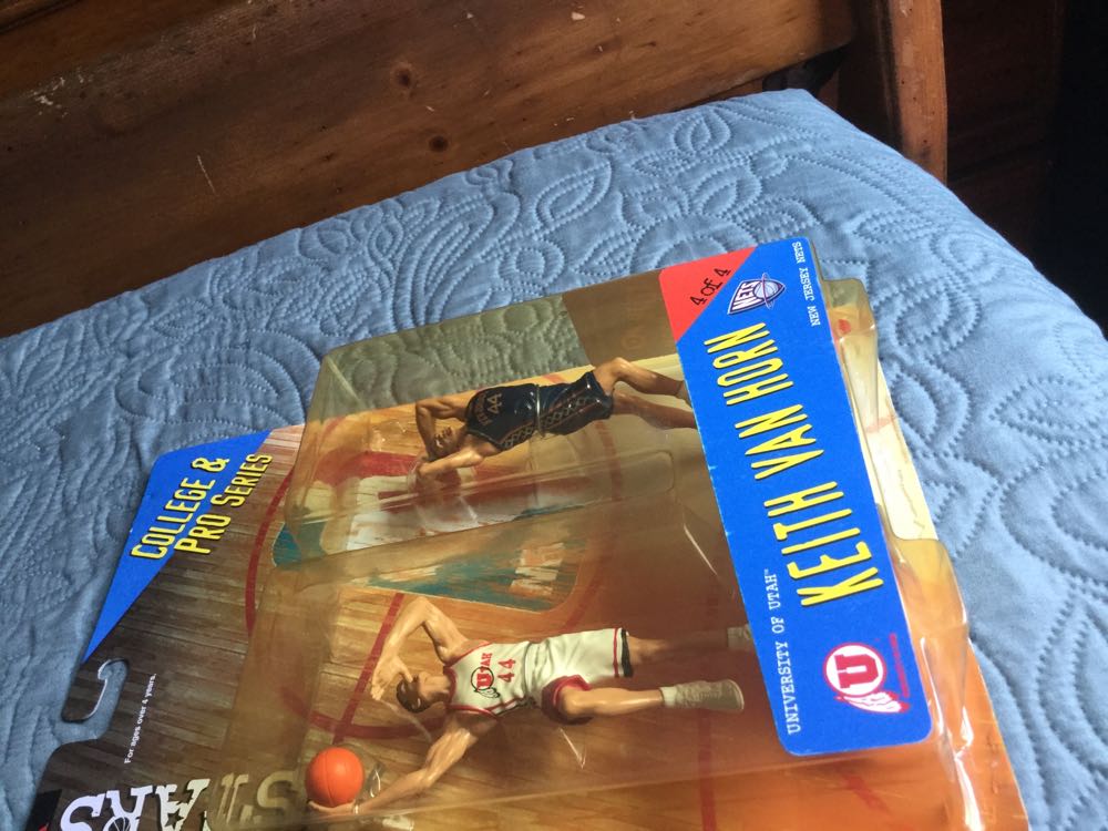 NBA Superstars Keith Van Horn New Jersey Nets & University of Utah - Mattel (NBA College & Pro Series) action figure collectible [Barcode 074299245350] - Main Image 3