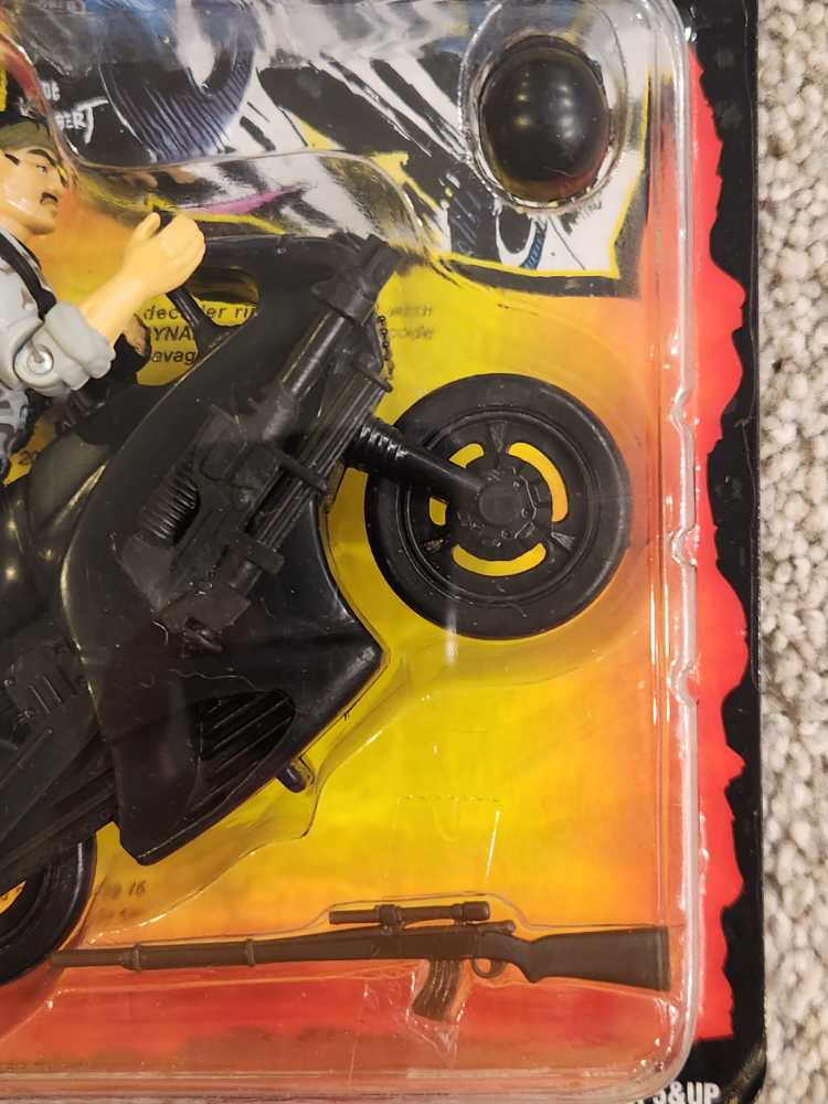 Urban Attack Dynamite  - Hasbro Toy (G.I. Joe: A Real American Hero: Sgt. Savage) action figure collectible [Barcode 038976811139] - Main Image 4