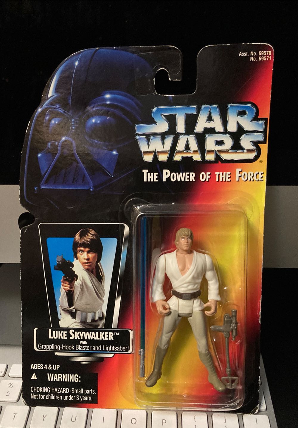 Luke Skywalker (Lightsaber) - Hasbro / Kenner (Star Wars: POTF: Red: 3”) action figure collectible [Barcode 076281695716] - Main Image 3