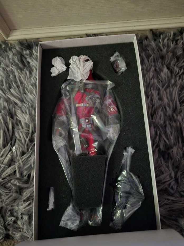 Deadpool  - Sideshow Collectibles (Marvel Comics) action figure collectible [Barcode 747720223479] - Main Image 4