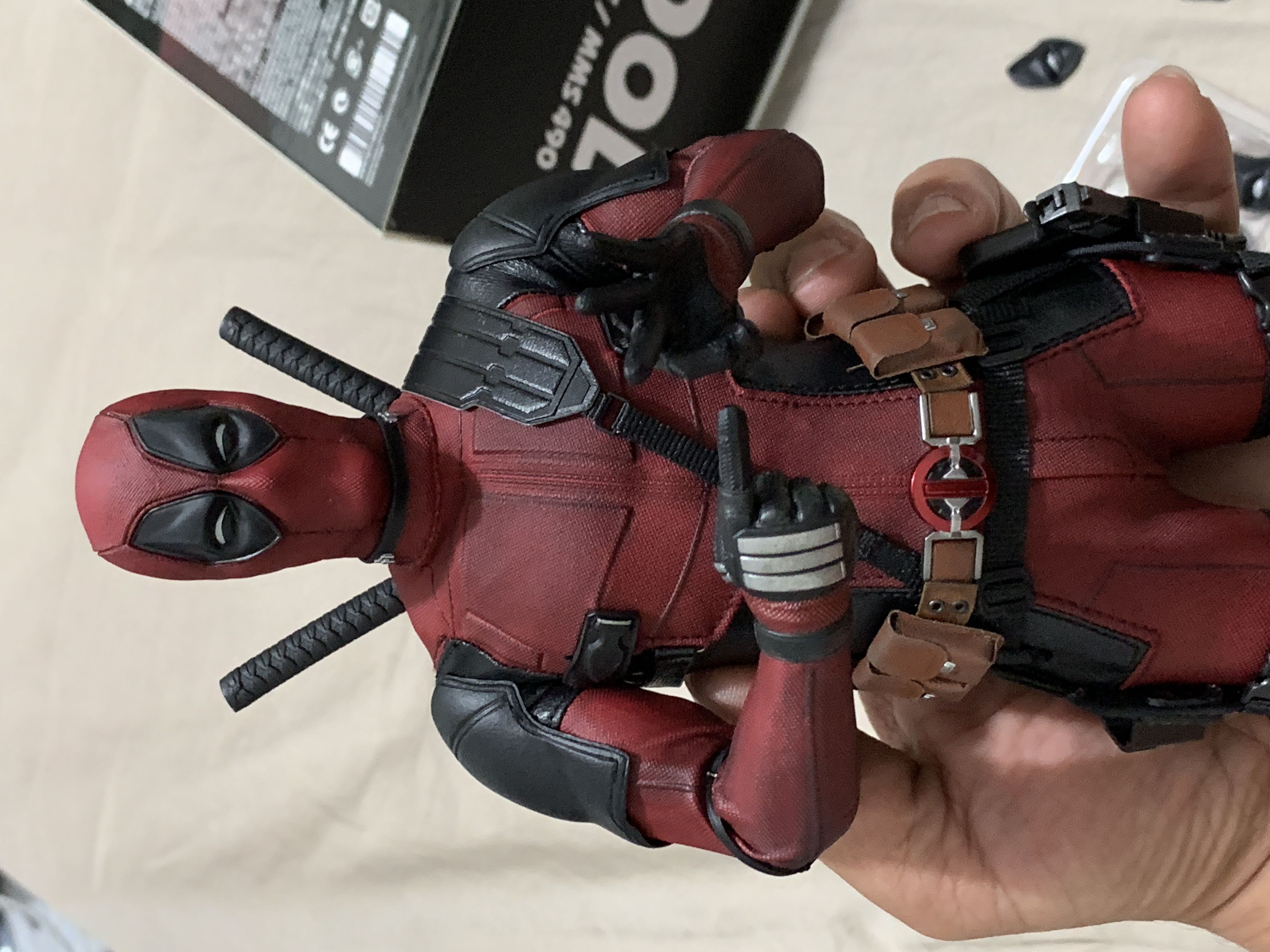 Deadpool - Hot Toys (Marvel Cinematic Universe) action figure collectible - Main Image 2