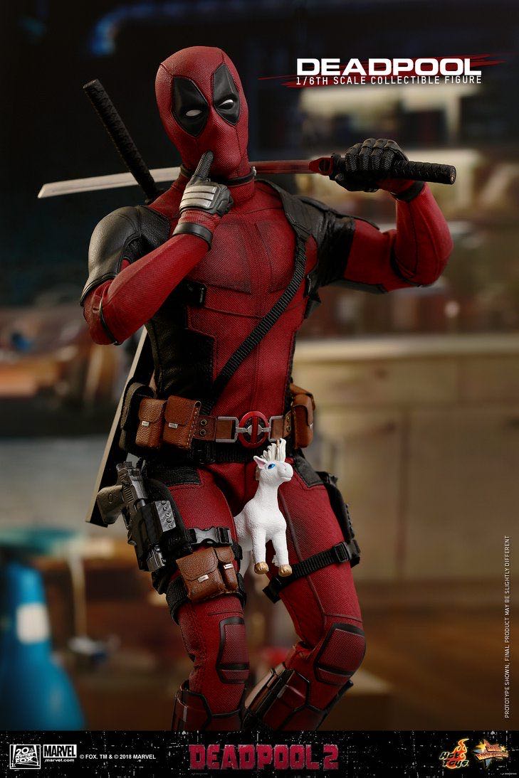 Deadpool - Hot Toys (Marvel Cinematic Universe) action figure collectible - Main Image 4