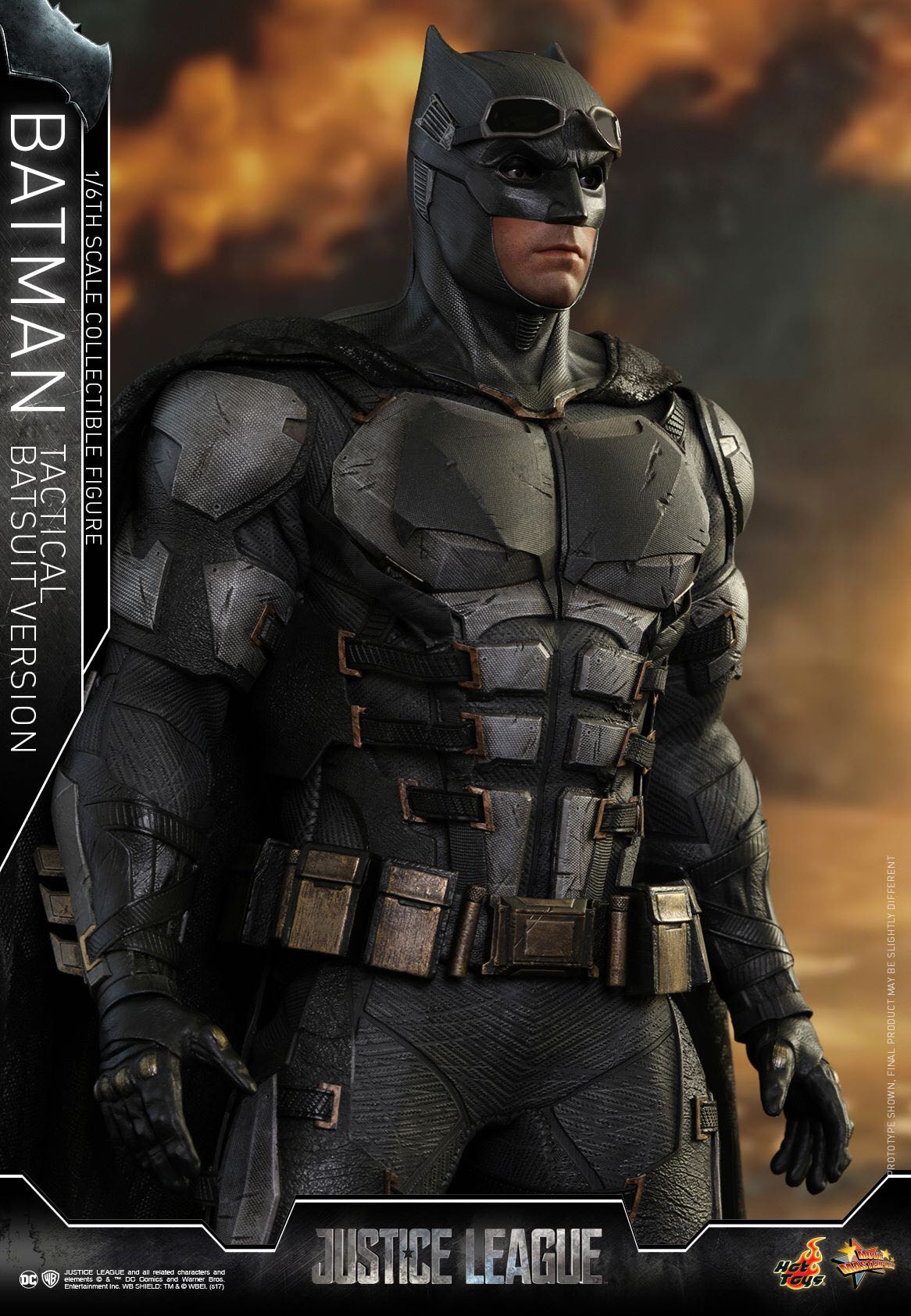 Batman Tactical Suit - Hot Toys (Justice League) action figure collectible - Main Image 2
