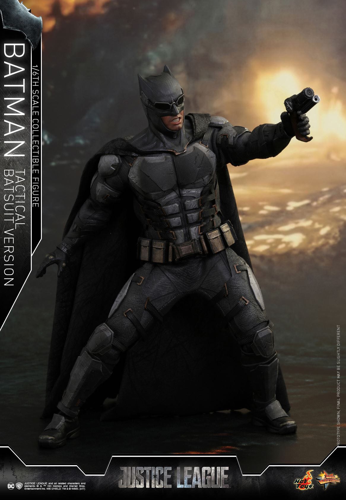 Batman Tactical Suit - Hot Toys (Justice League) action figure collectible - Main Image 3