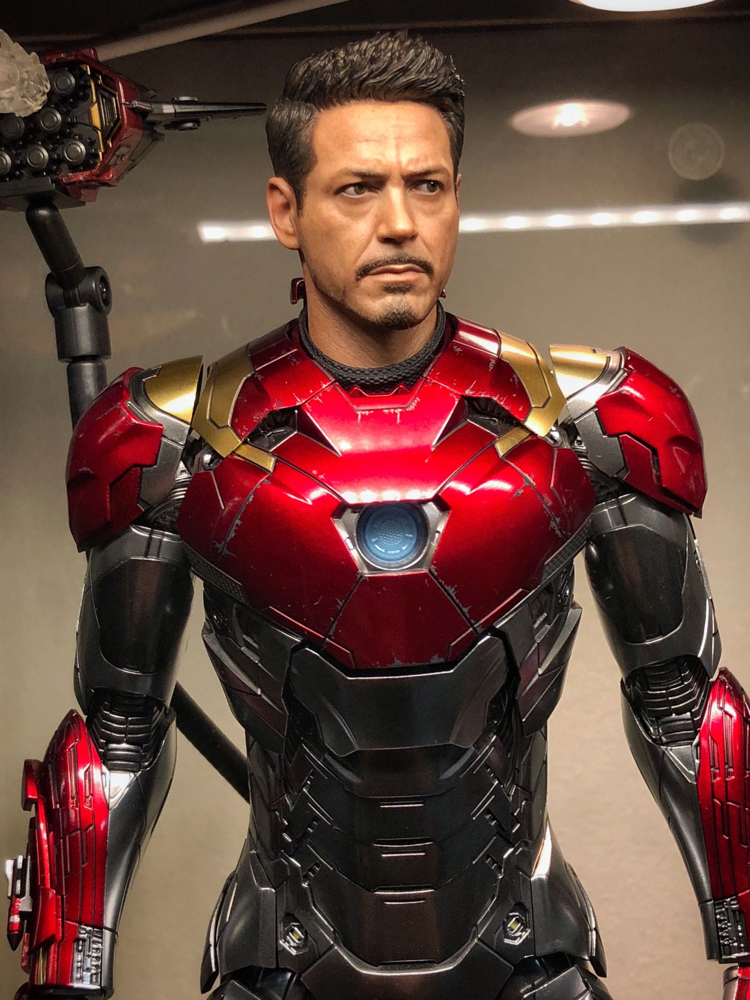 Hot Toys Iron Man Mark 46 - Hot Toys (MARVEL) action figure collectible - Main Image 2