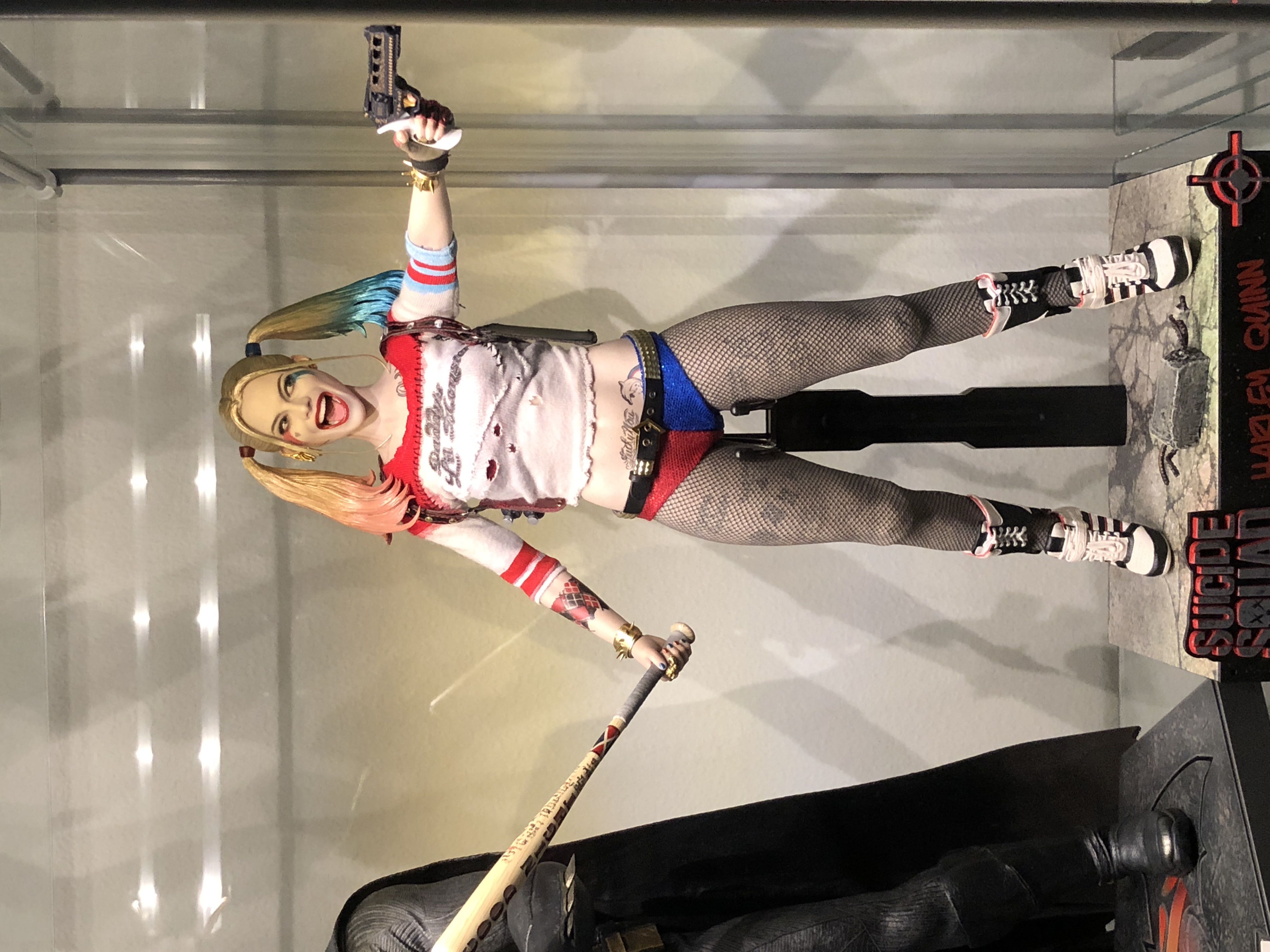 Hot Toys Harley Quinn - Hot Toys (DC) action figure collectible - Main Image 2