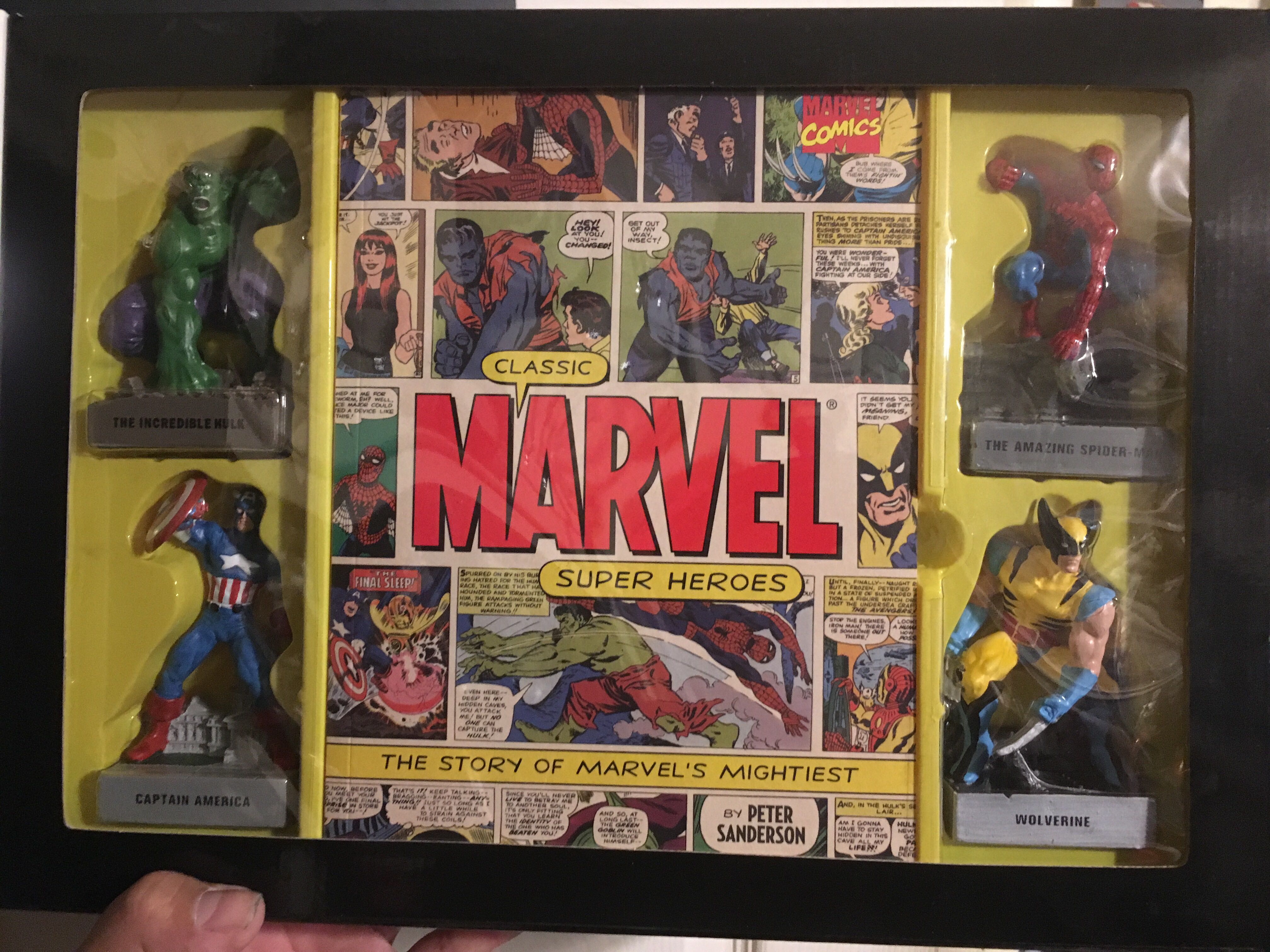 Classic Marvel Super Heroes  - Marvel Comics (Barnes & Noble) action figure collectible [Barcode 9780760771471] - Main Image 2