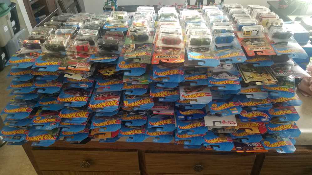 Hot Wheels - Carded General Population Mega Lot  action figure collectible - Main Image 3