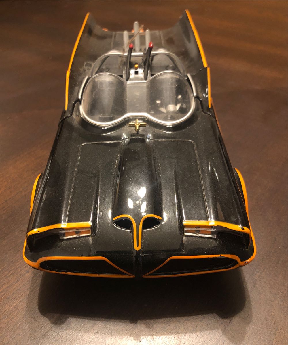 Batmobile (1966) Die Cast 1:24 - Jada Toys (Die Cast Metal Cars) action figure collectible [Barcode 0801310982617] - Main Image 2