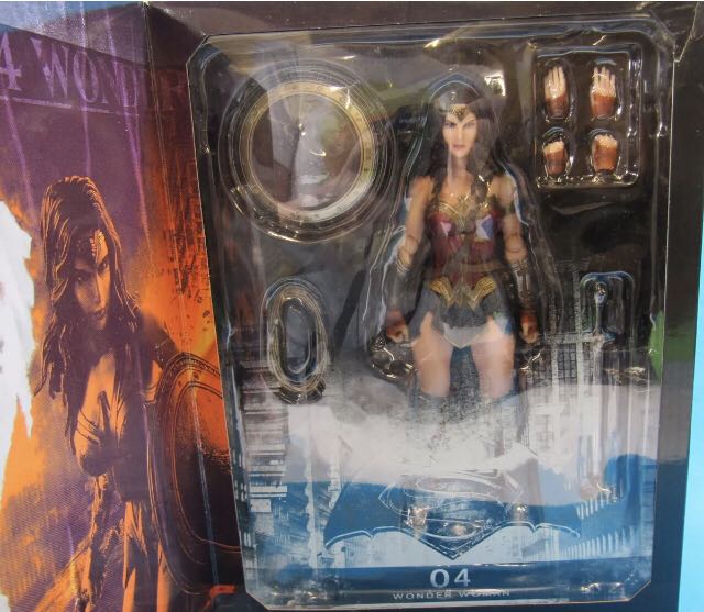 Wonder Woman- Square Enix Batman v Superman: Dawn of Justice: Wonder Woman Play Arts Kai Action Figure - Play Arts Kai action figure collectible [Barcode 662248816807] - Main Image 2