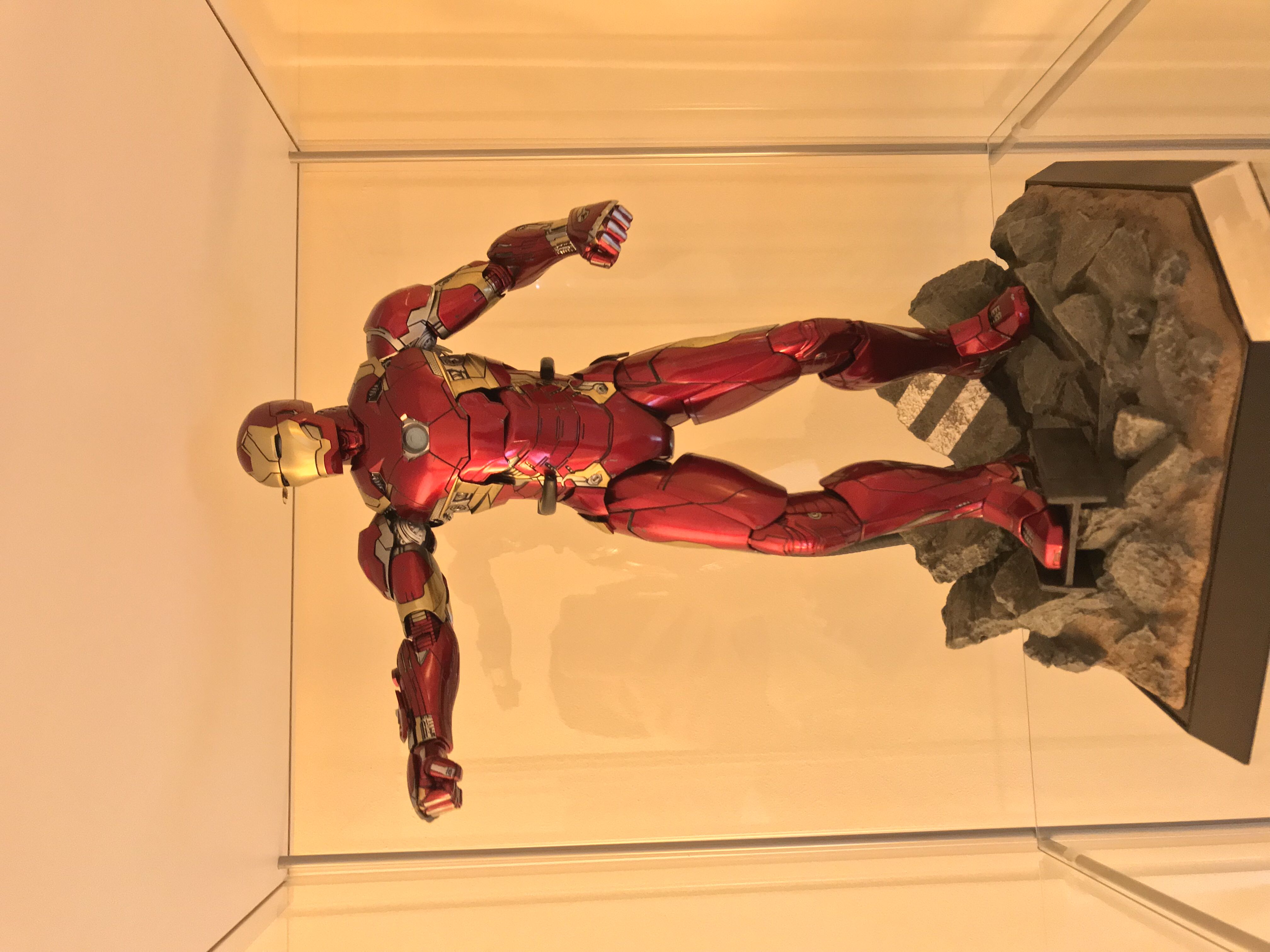 Iron Man Mark 46 Hot Toys  - Hot Toys (Captain America Civil War) action figure collectible - Main Image 2