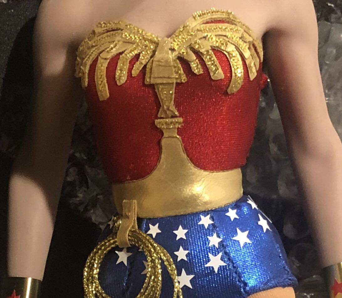 Wonder Woman : Lynda Carter - Custom (DC Comics - Super Heroes) action figure collectible - Main Image 4
