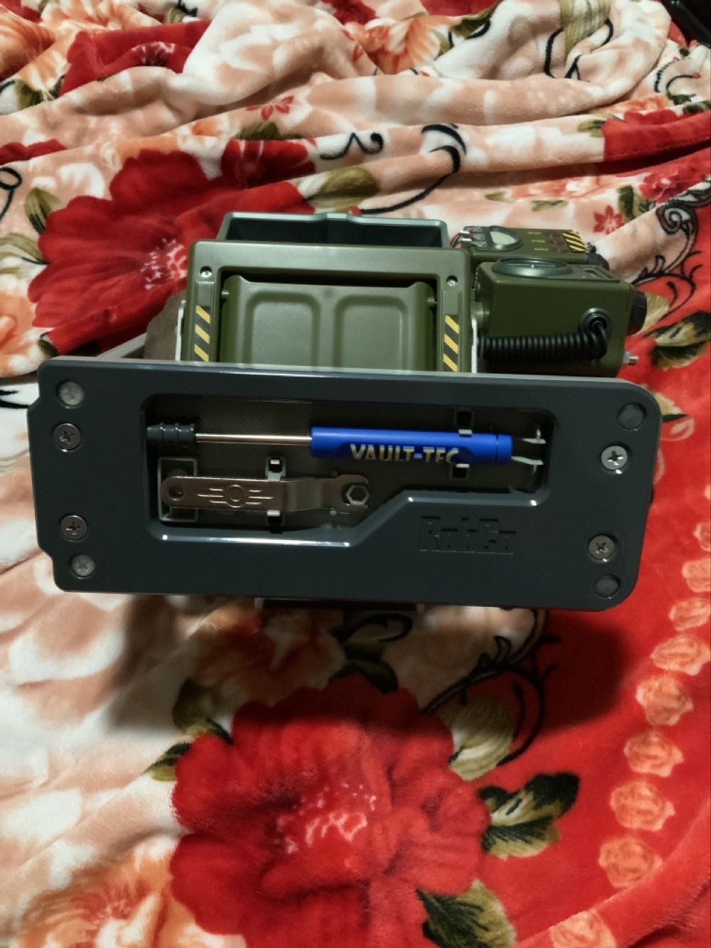 Fallout 76 Pip Boy 2000 MK VI Construction Kit Bethesda Collector’s Edition - Bethesda (Fallout) action figure collectible [Barcode 5060178520316] - Main Image 3