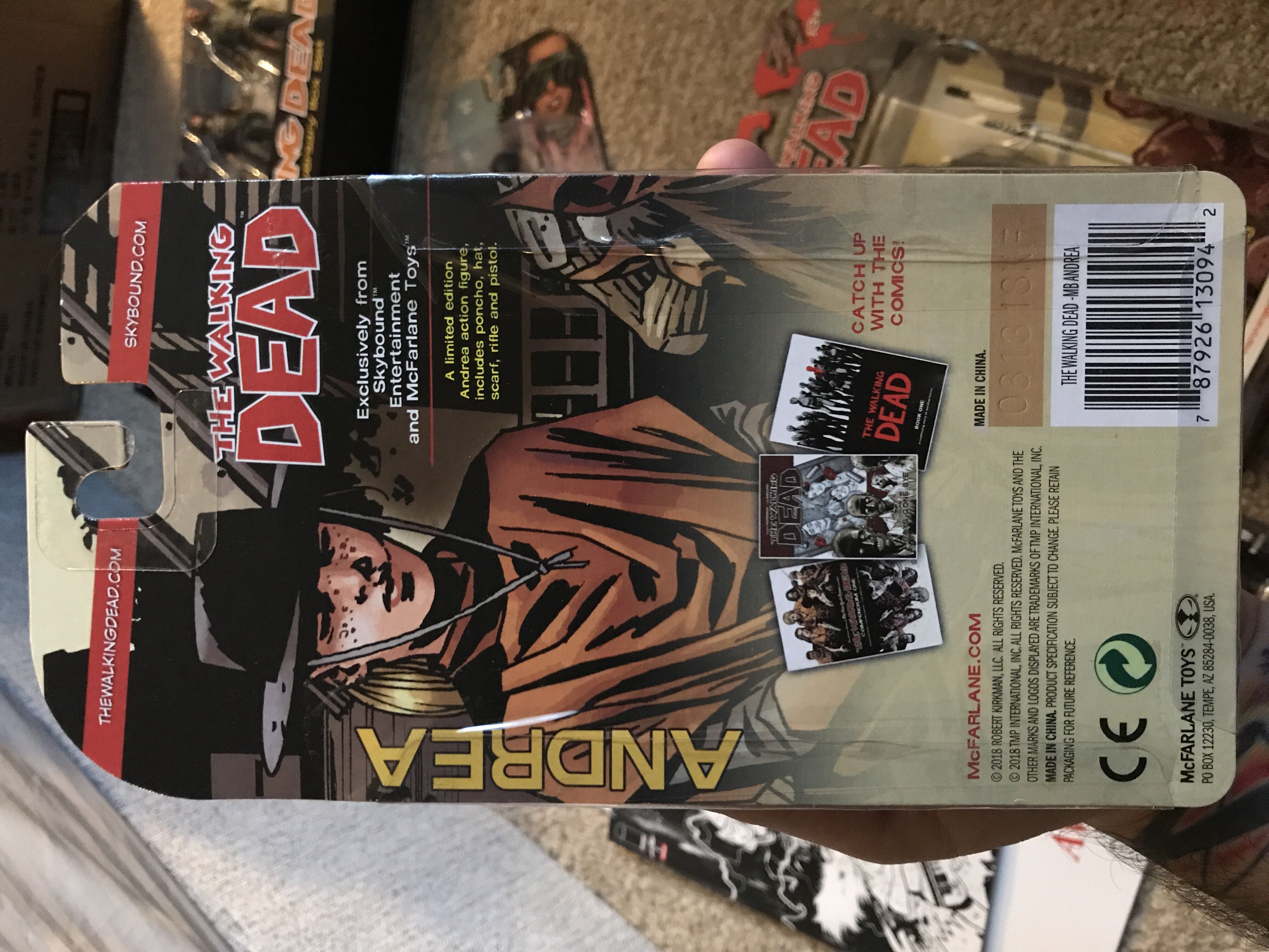 *The Walking Dead: Andrea Bloody B&W  action figure collectible [Barcode 787926130942] - Main Image 2